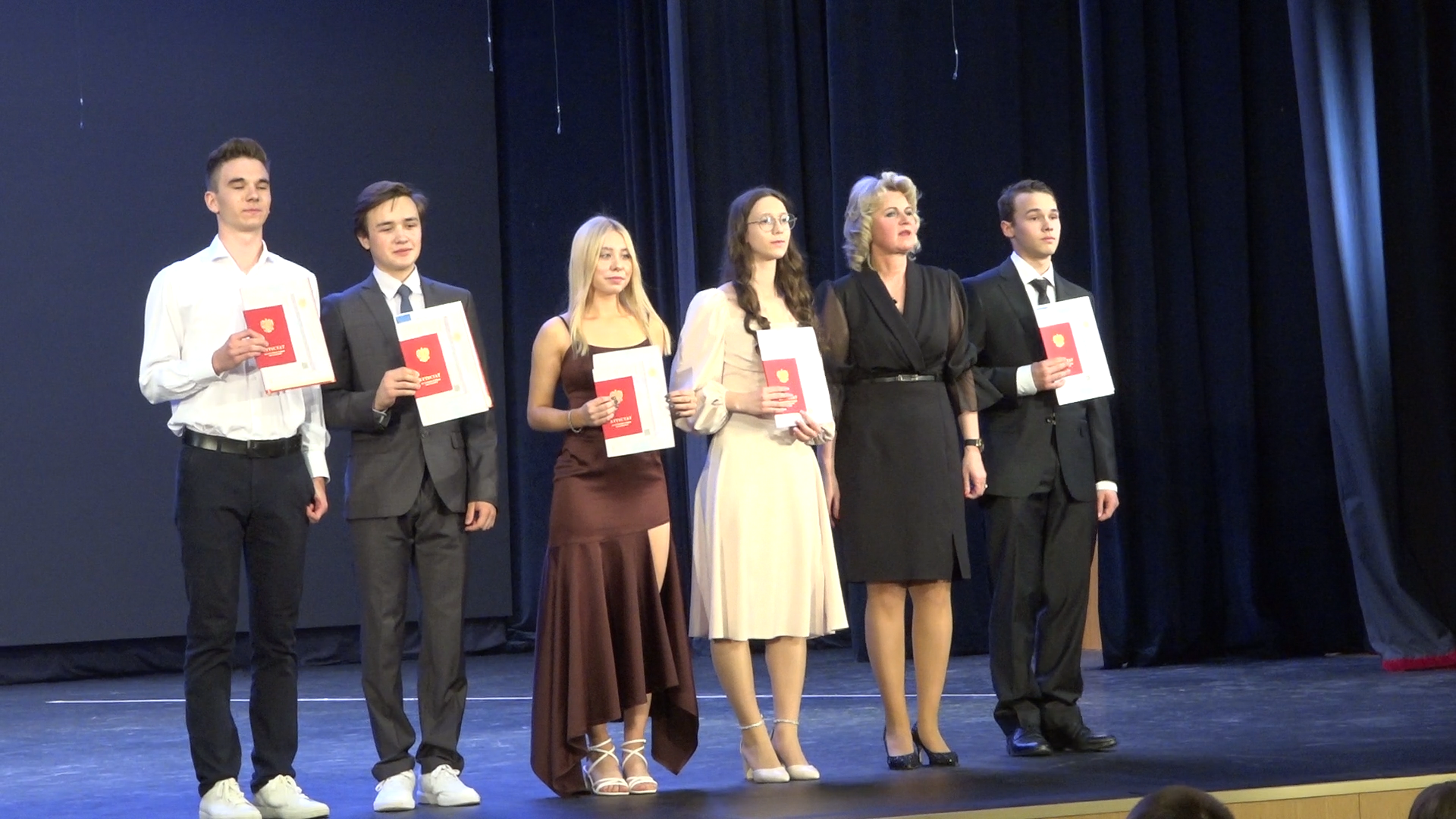 выпускной 9 класс, школа перспектива, власиха перспектива, красный аттестат, выпуск 2025,