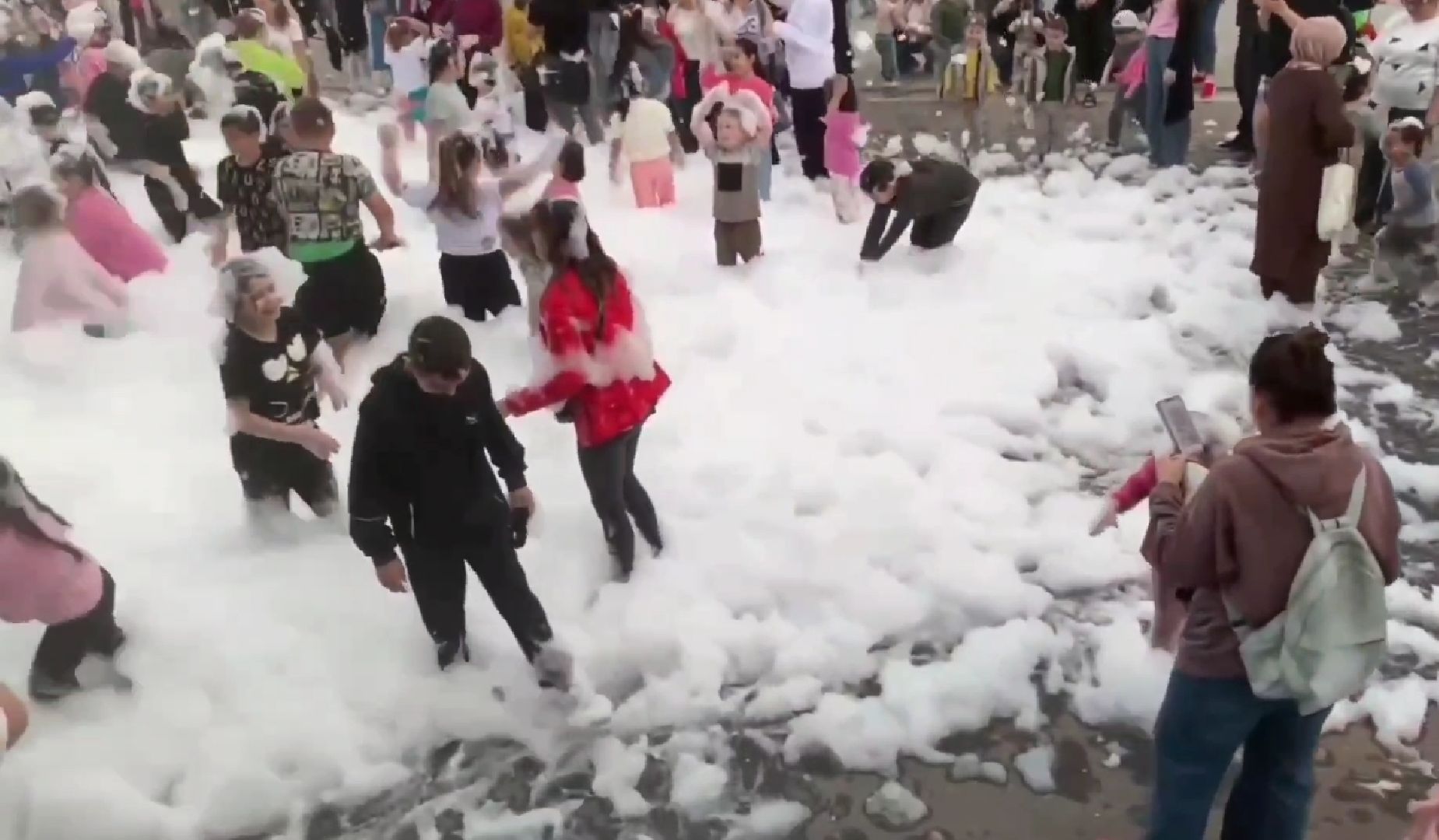 долгопрудный, день молодежи 2025, квиз, пенная вечеринка, дискотека, награждение, кмц,