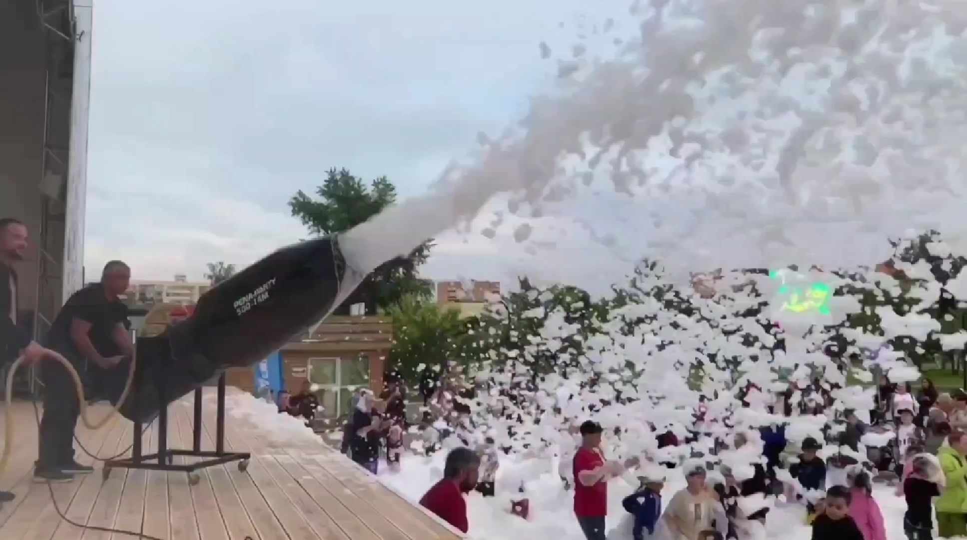 долгопрудный, день молодежи 2025, квиз, пенная вечеринка, дискотека, награждение, кмц,