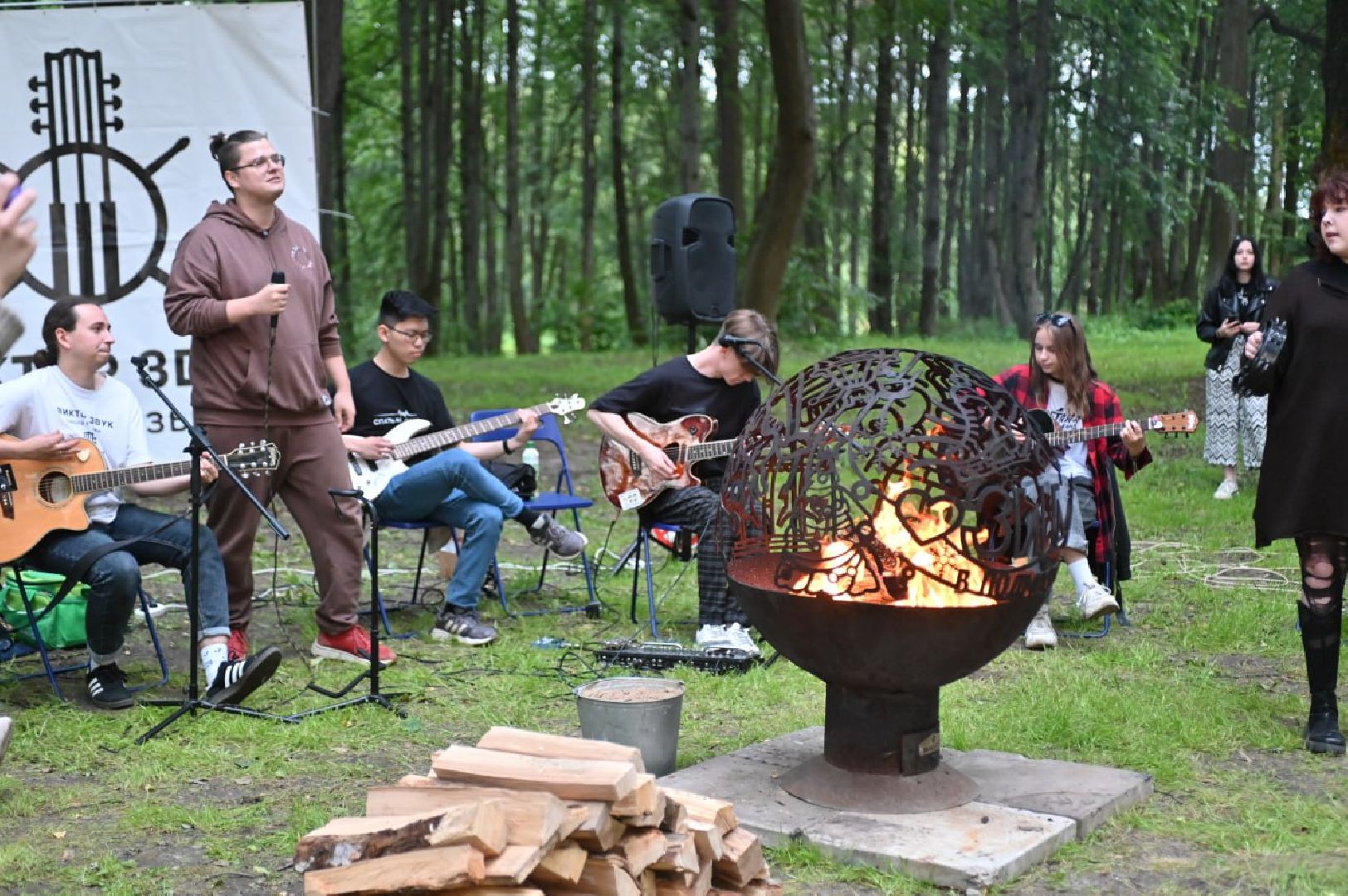 сергиев посад, день молодежи 2025, скитские пруды, танцы, йога, песни под гитару,