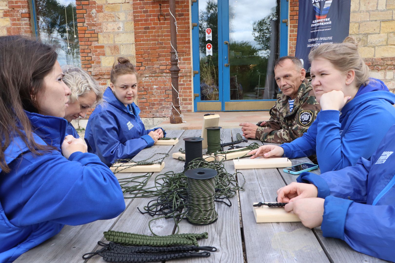 серебряные пруды, молодогвардейцы серебряных прудов, тактические браслеты для сво,  гуманитарная помощь сво, парк серебряный,