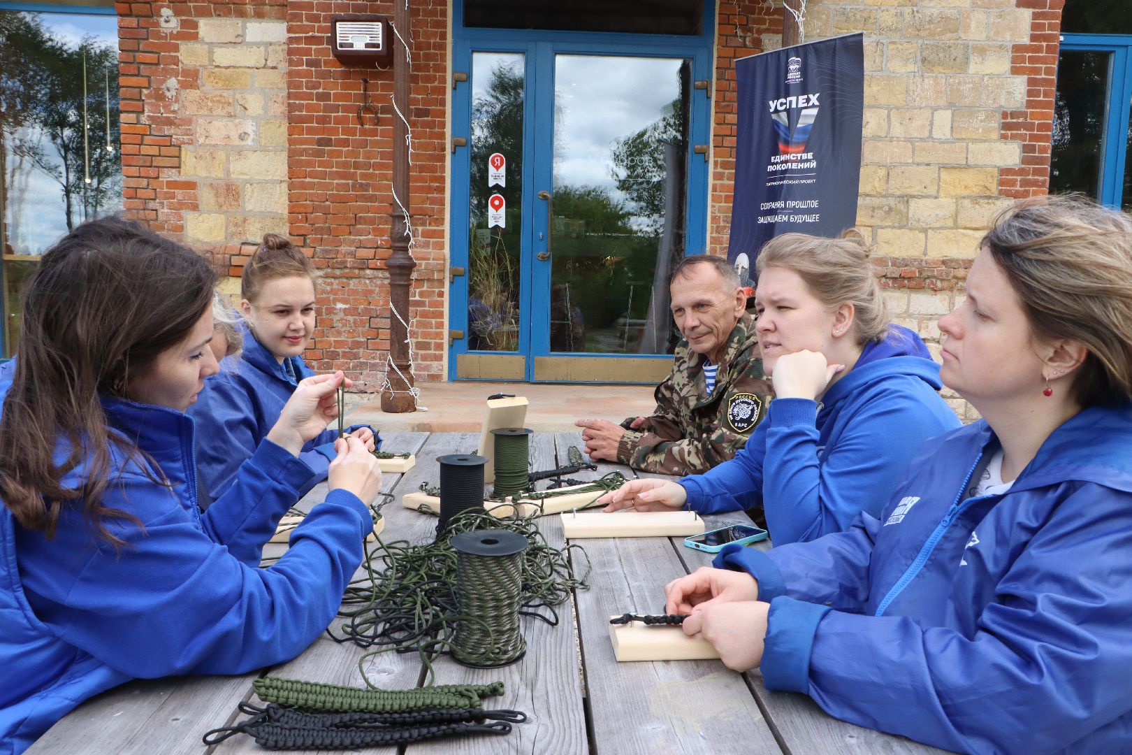серебряные пруды, молодогвардейцы серебряных прудов, тактические браслеты для сво,  гуманитарная помощь сво, парк серебряный,