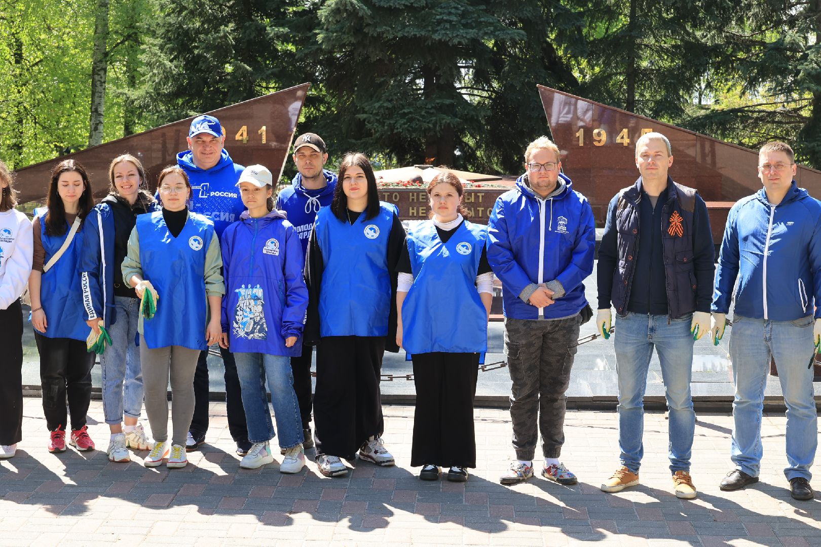 уборка, благоустройство, мемориал славы, Единая Россия, Дзержинский