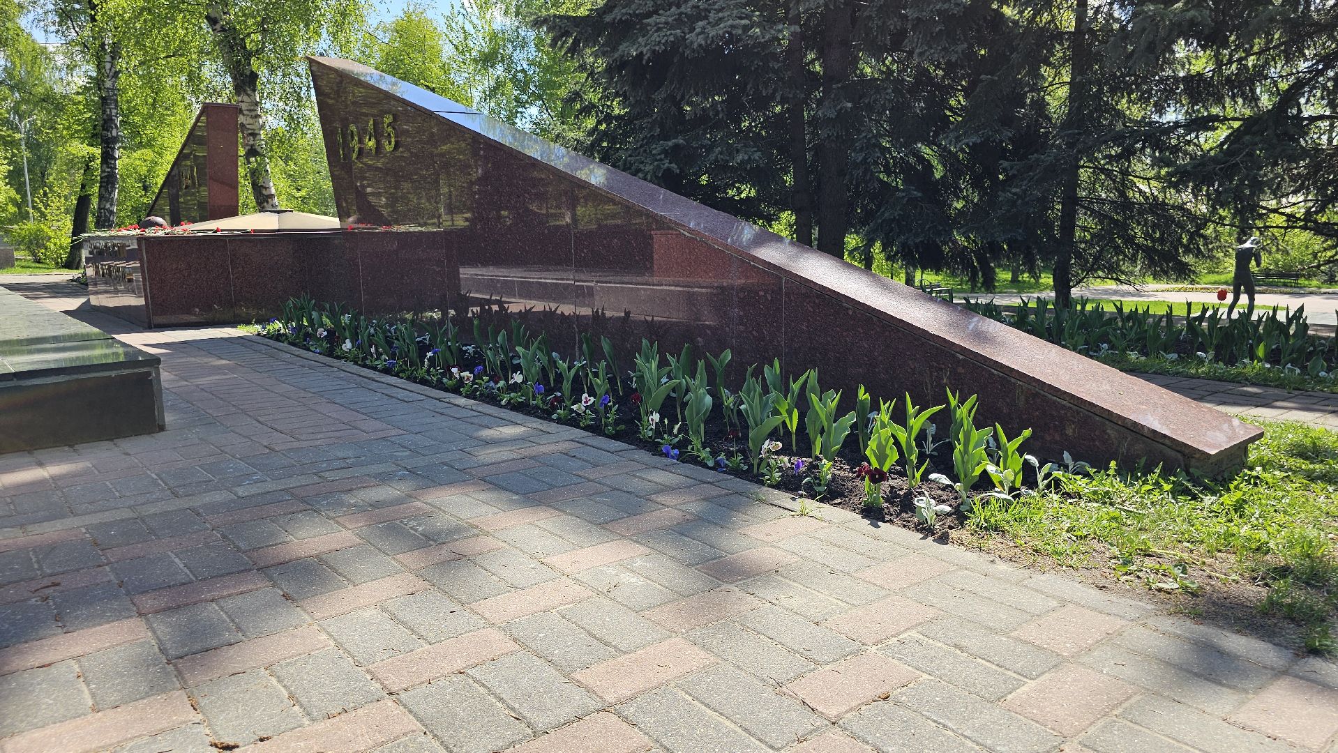 уборка, благоустройство, мемориал славы, Единая Россия, Дзержинский