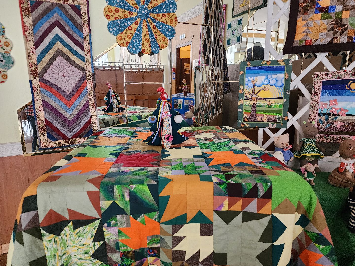 фрязино, рукоделие, открытие выставки, лоскутное шитье, активное долголетие,