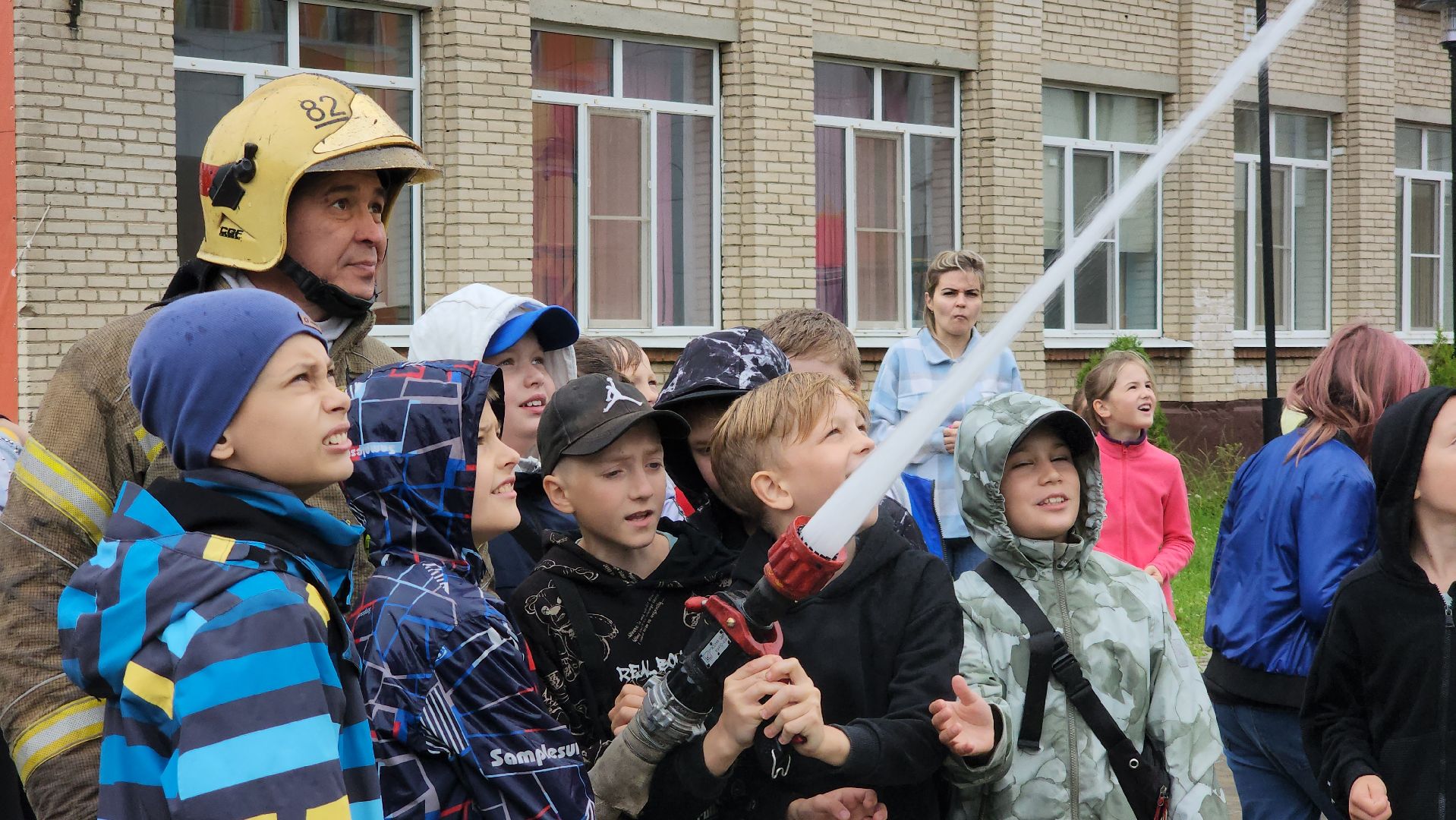 Мастер-класс от пожарных,  Пожарные , Лобня, школьный летний лагерь,пожарная служба,