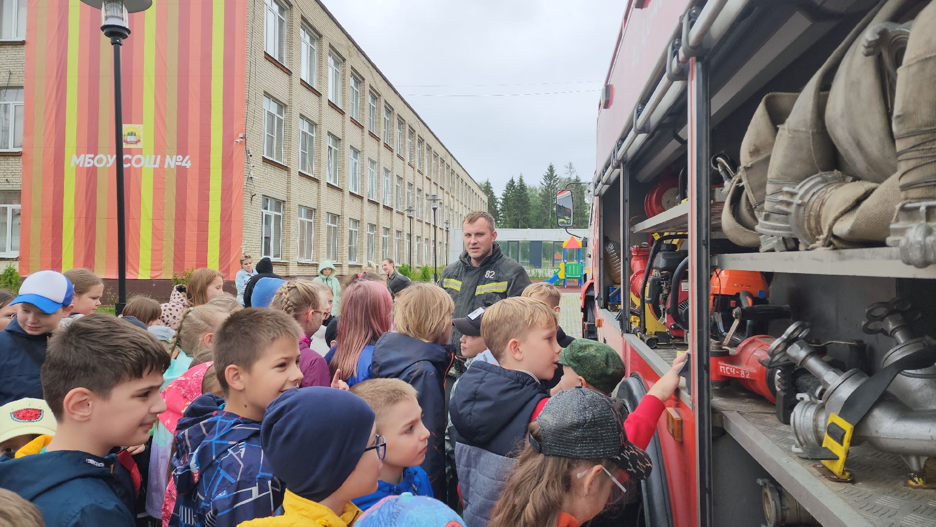 Мастер-класс от пожарных,  Пожарные , Лобня, школьный летний лагерь,пожарная служба,