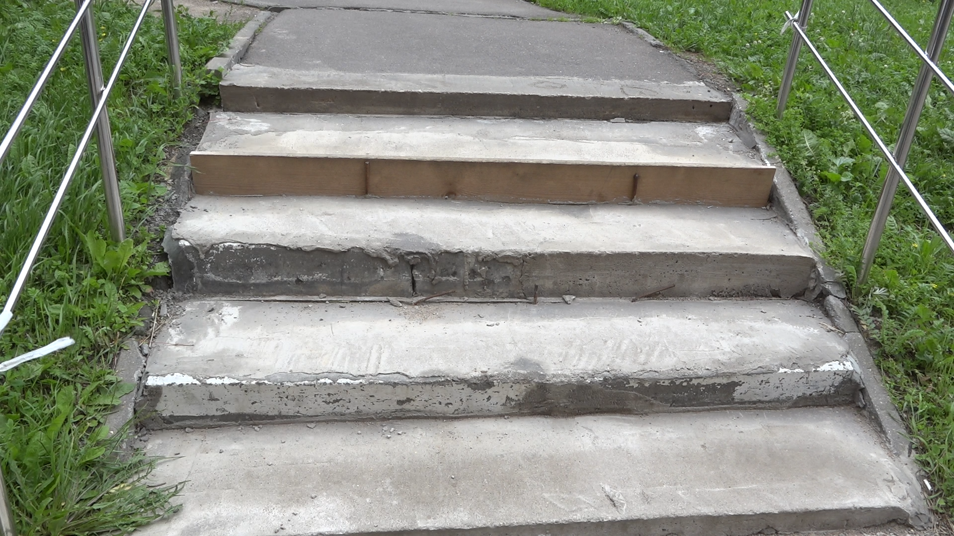 благоустройство территории, микрорайон школьный, власиха школьный, пешеходный тротуар, обход территории,