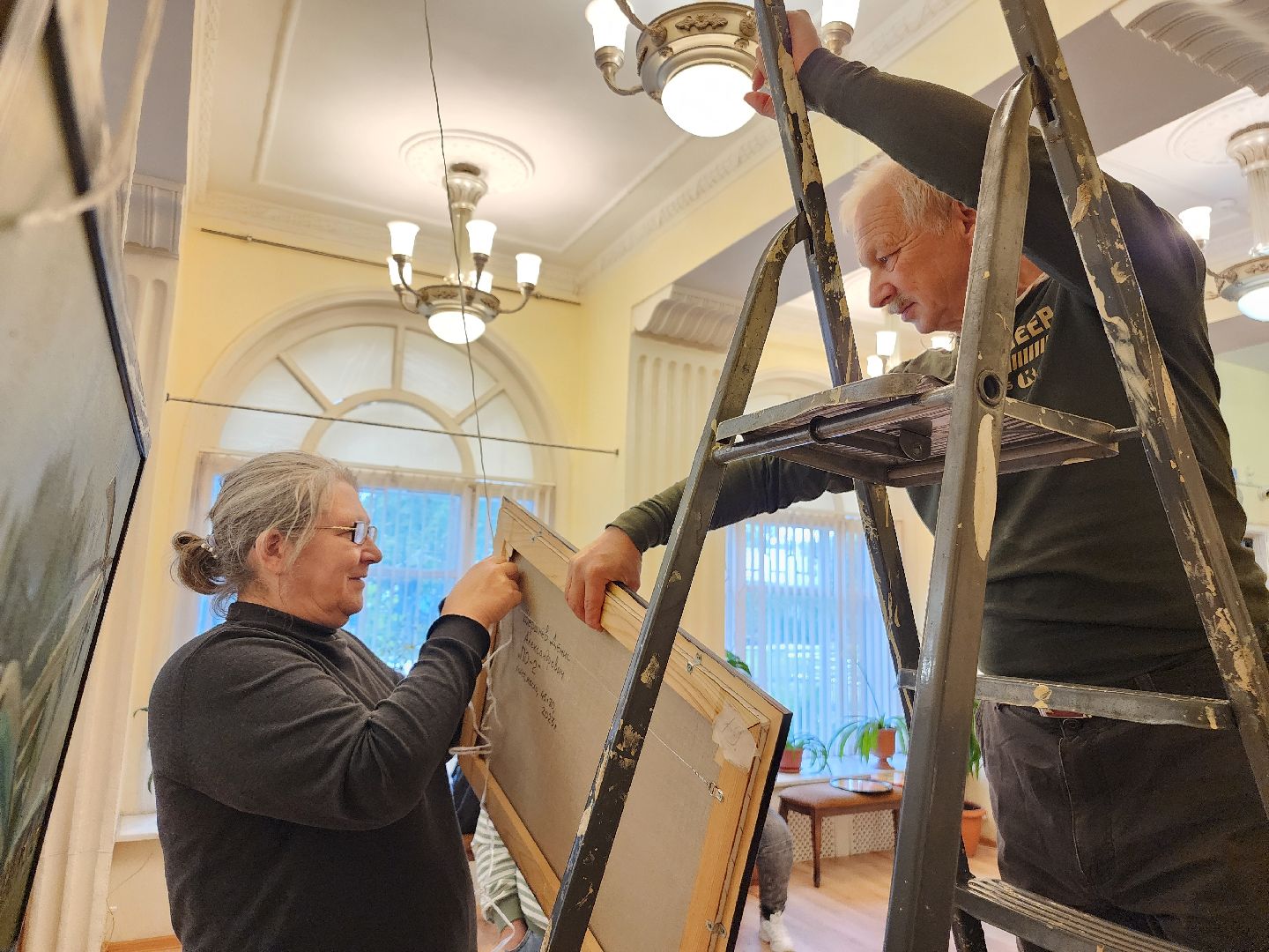 фрязино, художественная выставка, художники подмосковья, культурный центр,