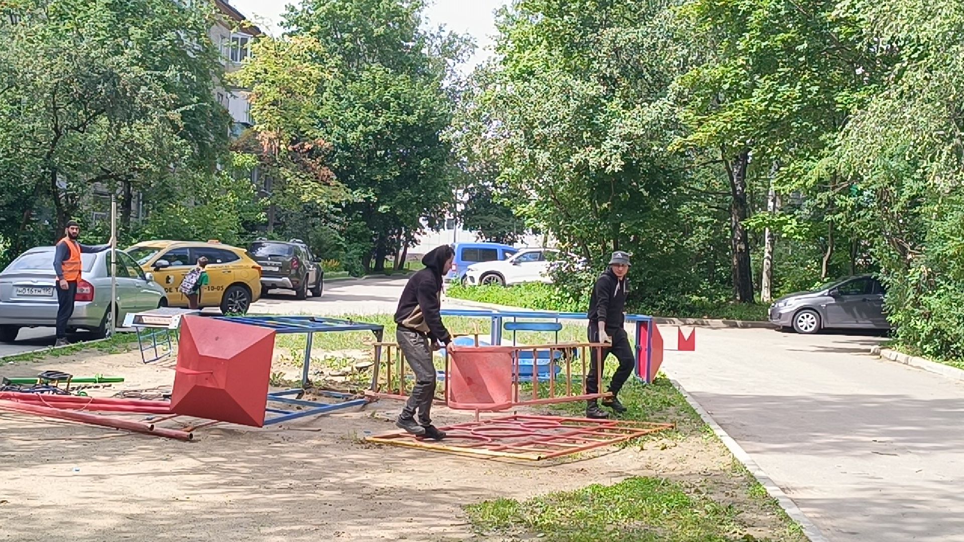 детская  площадка, лобня, двор,