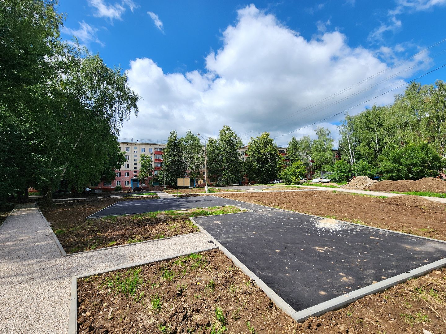 чехов, улица мира, благоустройство двора, пешеходные дорожки, детская игровая площадка, спортивная площадка, воркаут, тренажеры, тротуары, ремонт проездов, госпрограмма московской области, формирование комфортной городской среды,