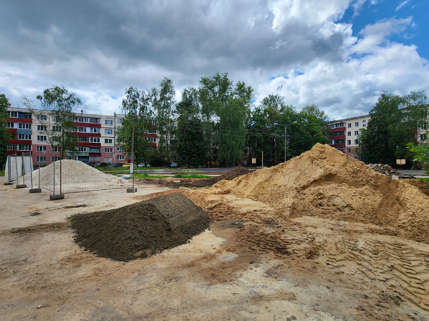 чехов, улица мира, благоустройство двора, пешеходные дорожки, детская игровая площадка, спортивная площадка, воркаут, тренажеры, тротуары, ремонт проездов, госпрограмма московской области, формирование комфортной городской среды,