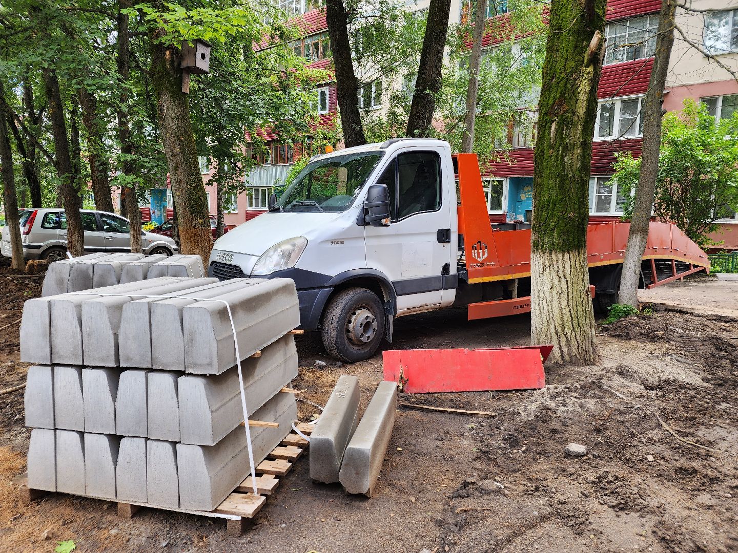 чехов, улица мира, благоустройство двора, пешеходные дорожки, детская игровая площадка, спортивная площадка, воркаут, тренажеры, тротуары, ремонт проездов, госпрограмма московской области, формирование комфортной городской среды,