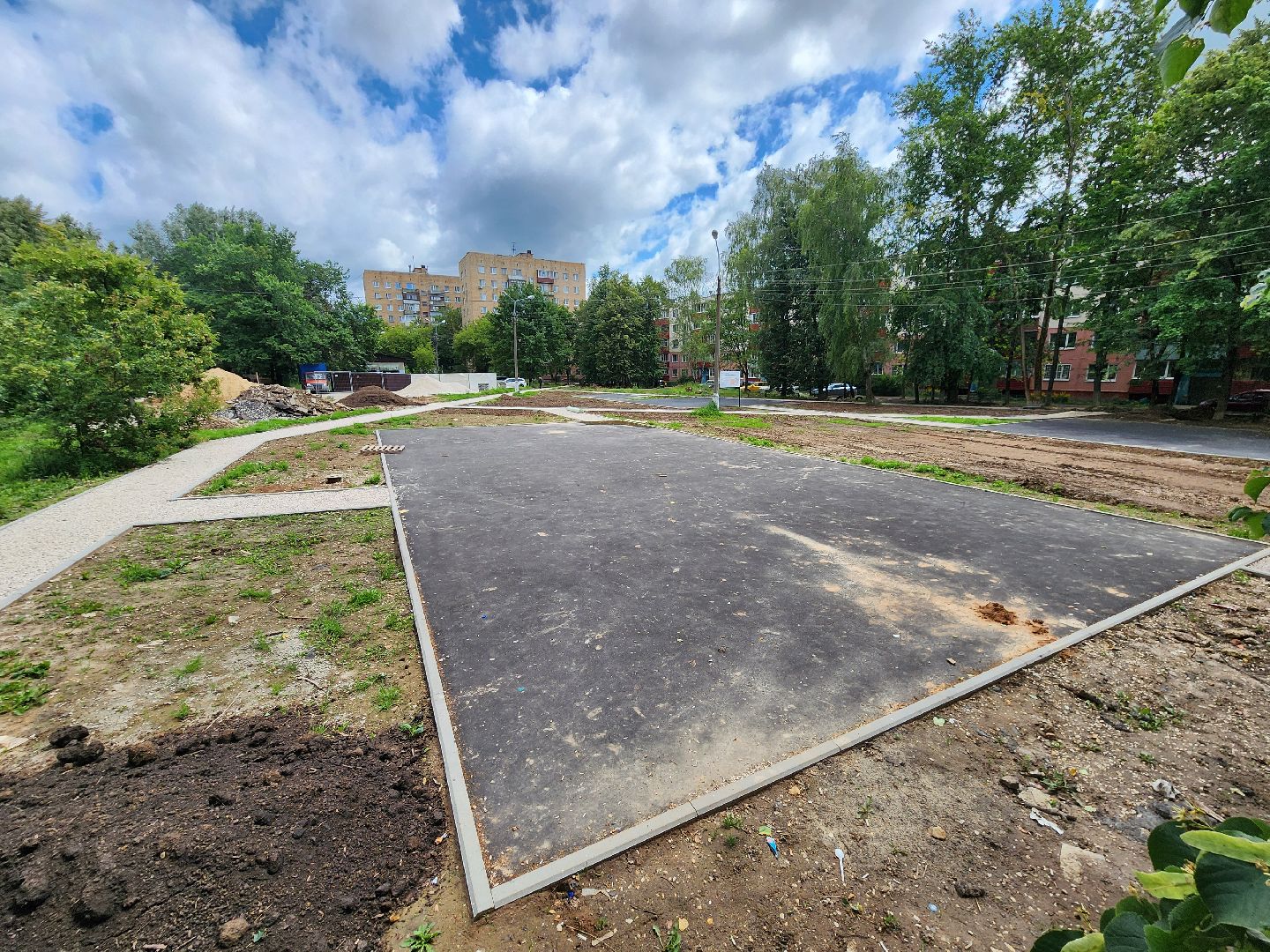 чехов, улица мира, благоустройство двора, пешеходные дорожки, детская игровая площадка, спортивная площадка, воркаут, тренажеры, тротуары, ремонт проездов, госпрограмма московской области, формирование комфортной городской среды,