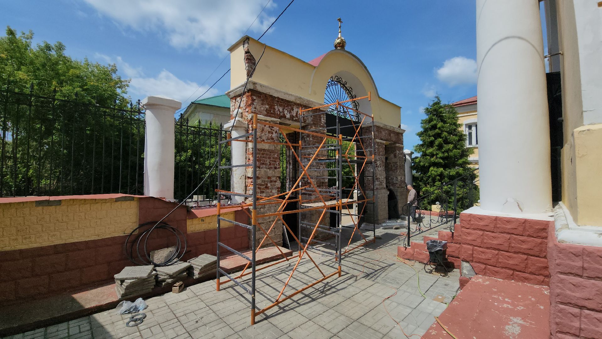 кашира, успенский собор, реставрация , ремонт, входная ворота, историческое сооружение,