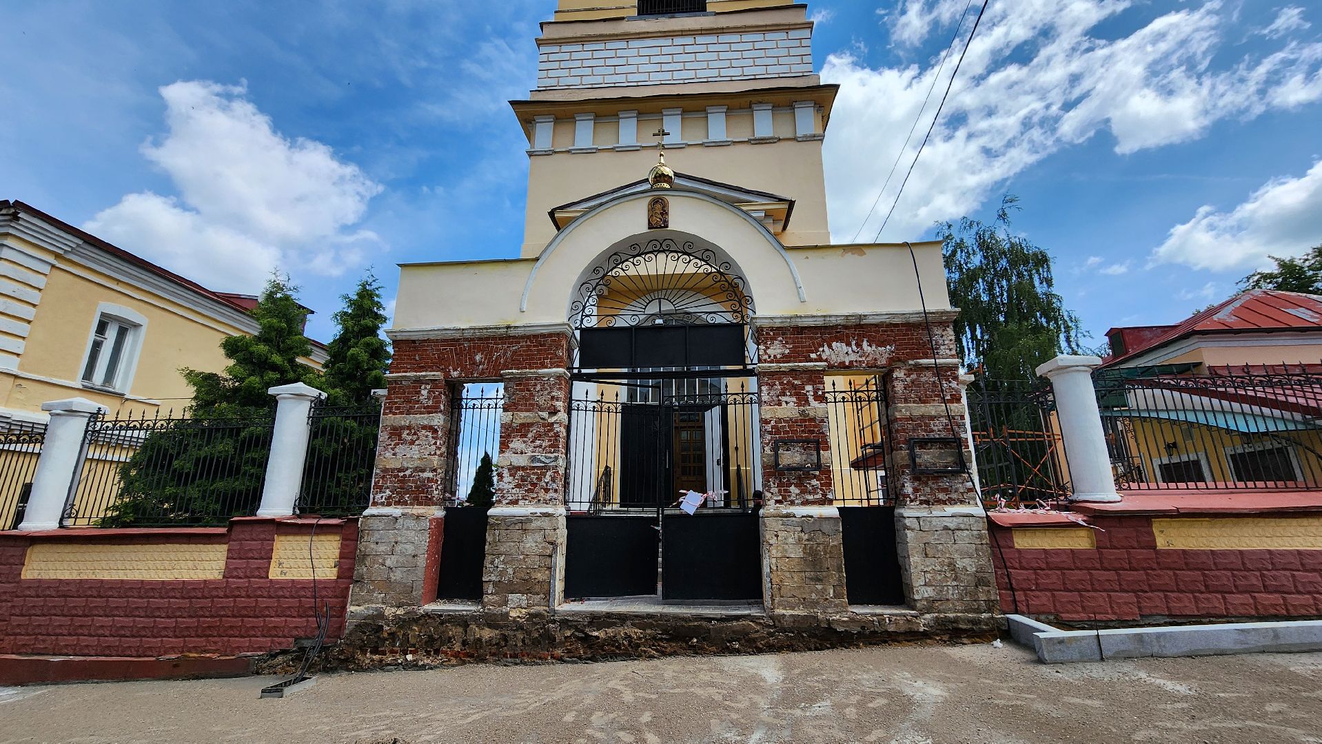 кашира, успенский собор, реставрация , ремонт, входная ворота, историческое сооружение,