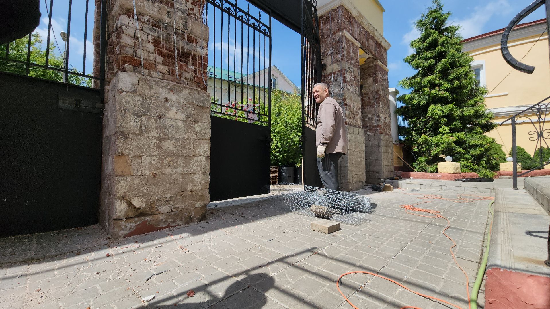 кашира, успенский собор, реставрация , ремонт, входная ворота, историческое сооружение,