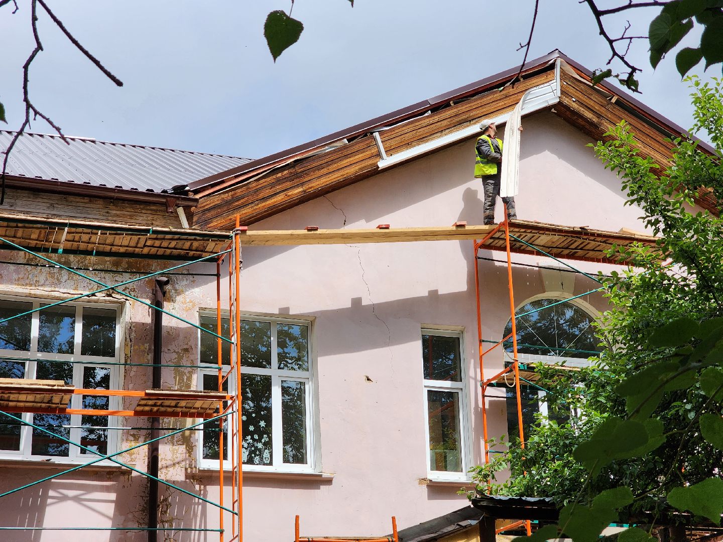 чехов, улица пионерская 2, взрослая поликлиника, текущий ремонт, замена кровли, ремонт крыши, реконструкция, демонтажные работы, фасадные работы, кровельные работы, инженерные сети, благоустройство территории,