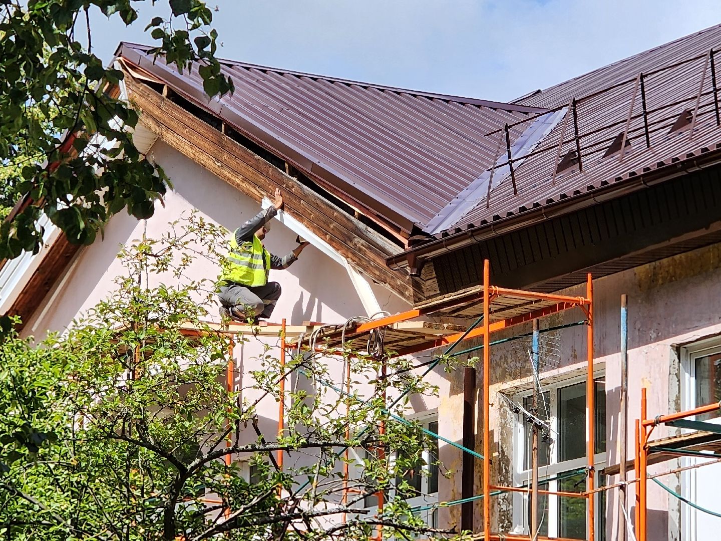 чехов, улица пионерская 2, взрослая поликлиника, текущий ремонт, замена кровли, ремонт крыши, реконструкция, демонтажные работы, фасадные работы, кровельные работы, инженерные сети, благоустройство территории,