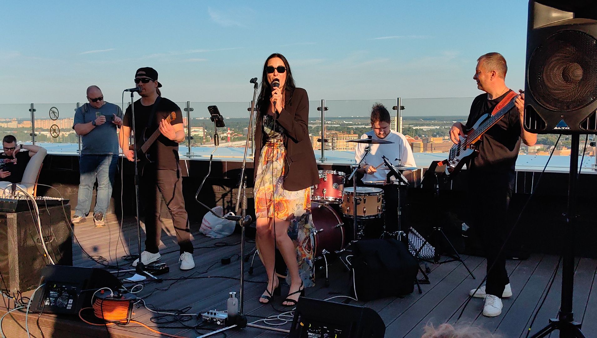 концерт, жилой комплекс, дом, соседи,