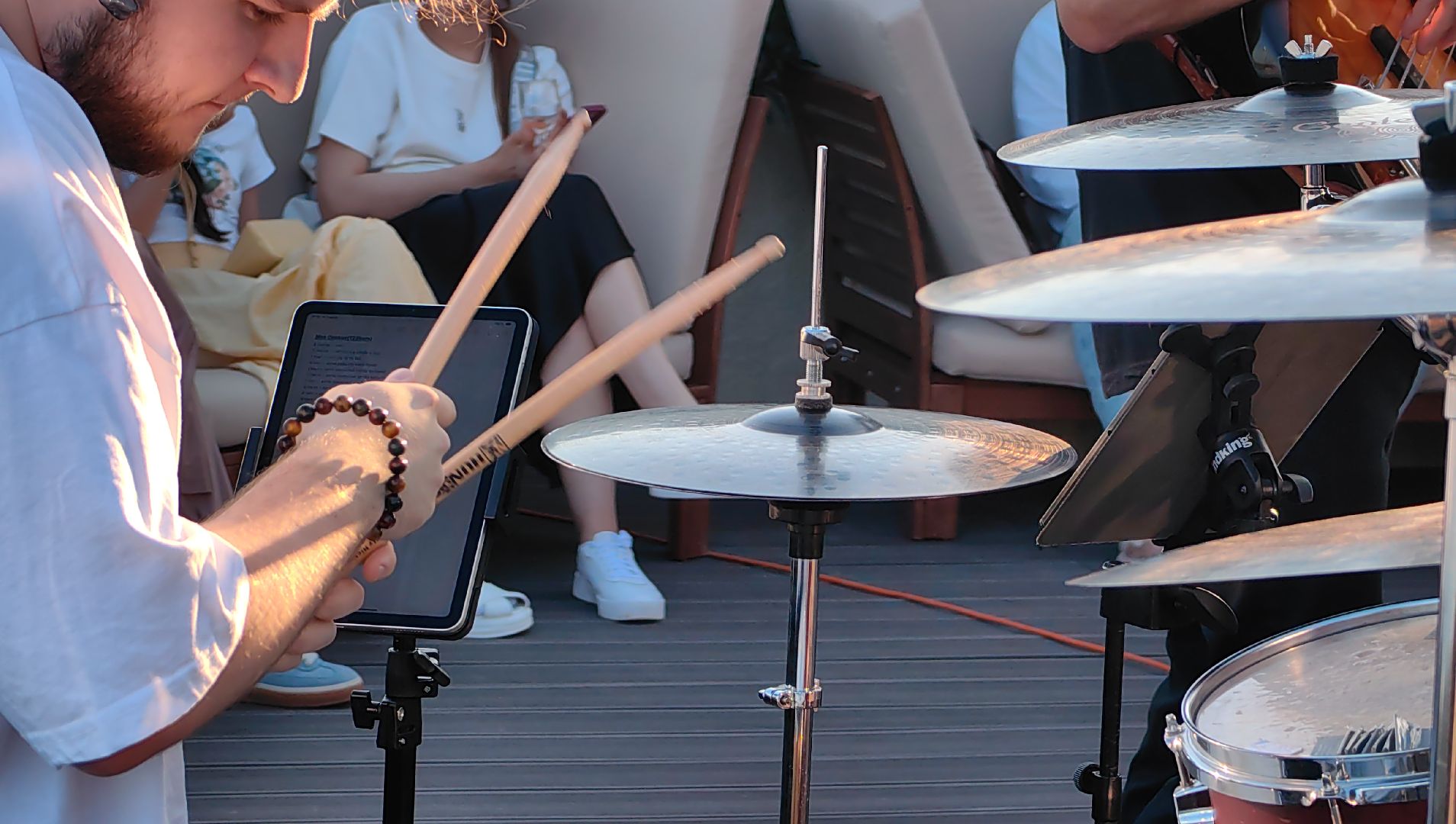 концерт, жилой комплекс, дом, соседи,