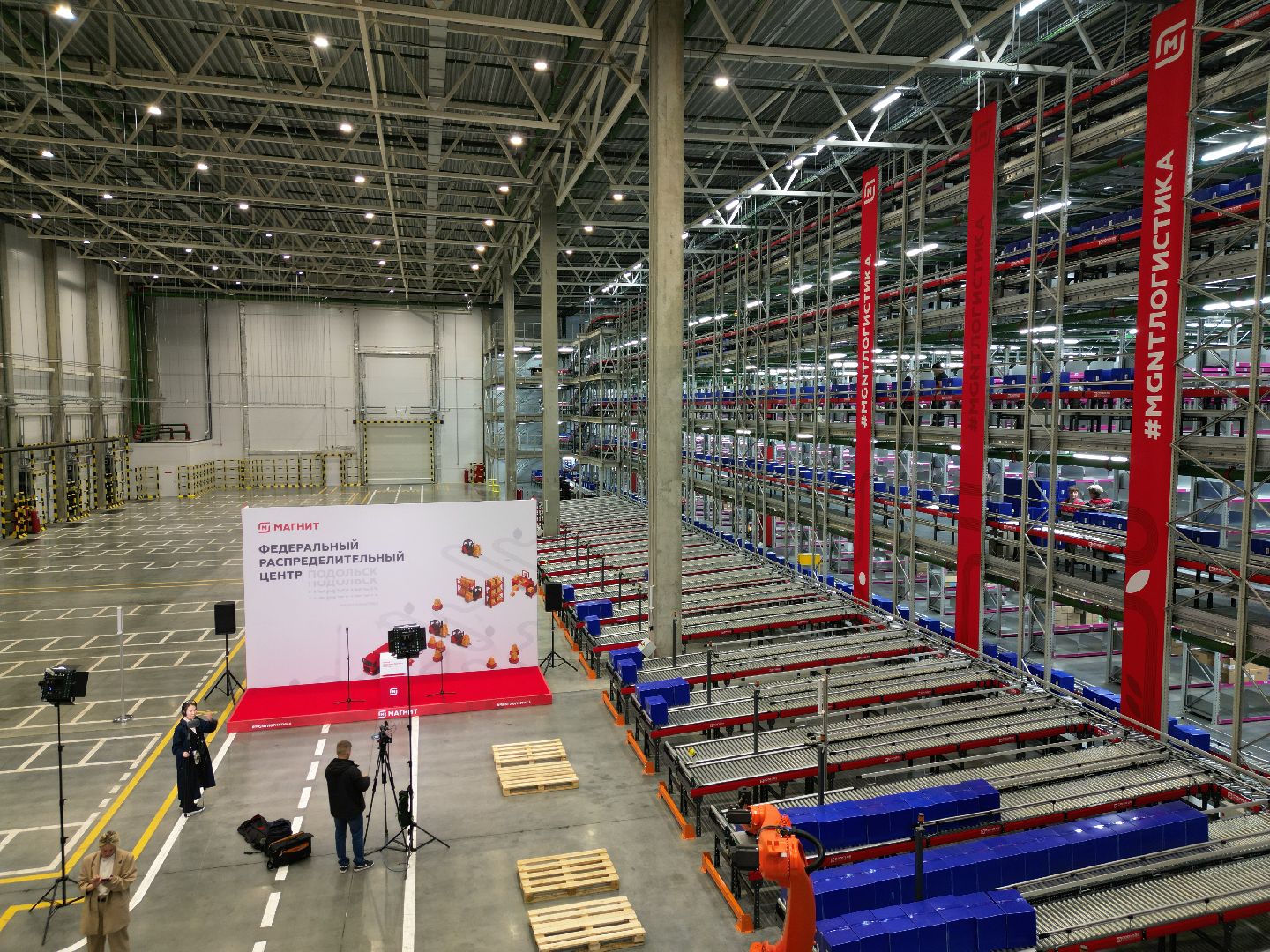 видео с коптера, роботизированный  распределительный центр, магнит в подольске, Роборука в магните подольск,