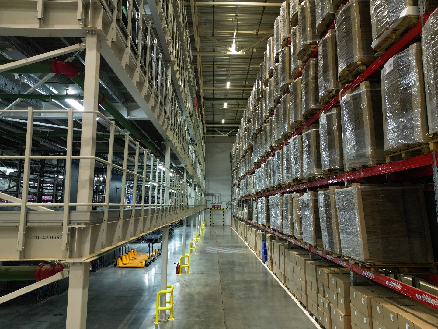 видео с коптера, роботизированный  распределительный центр, магнит в подольске, Роборука в магните подольск,