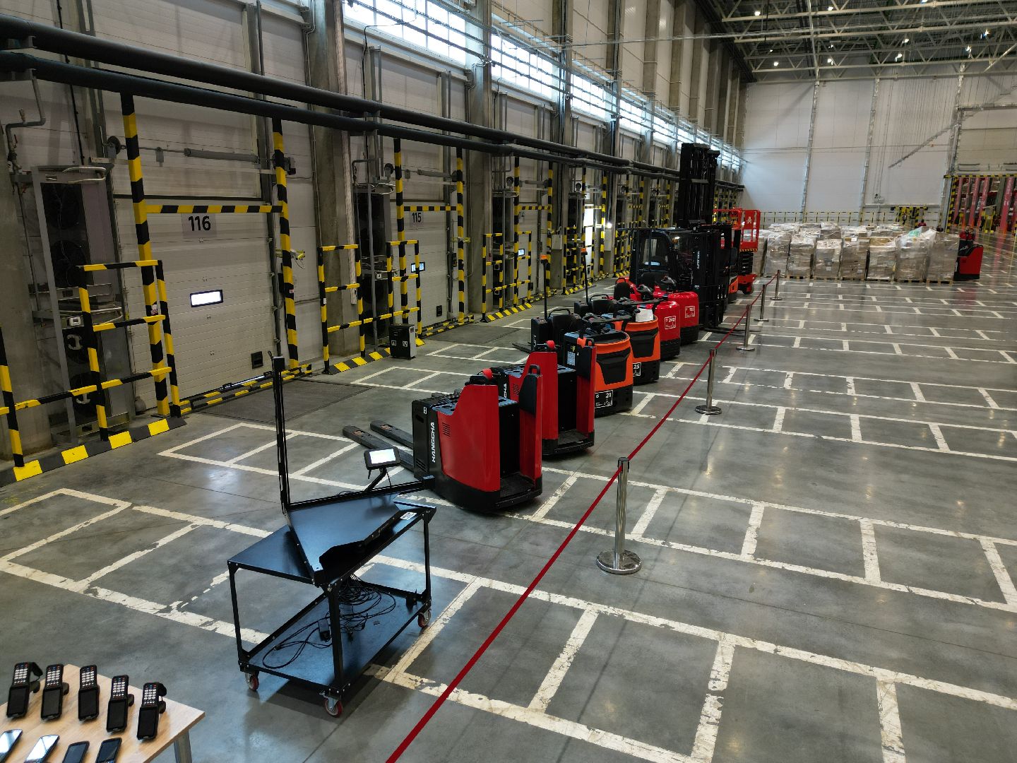 видео с коптера, роботизированный  распределительный центр, магнит в подольске, Роборука в магните подольск,