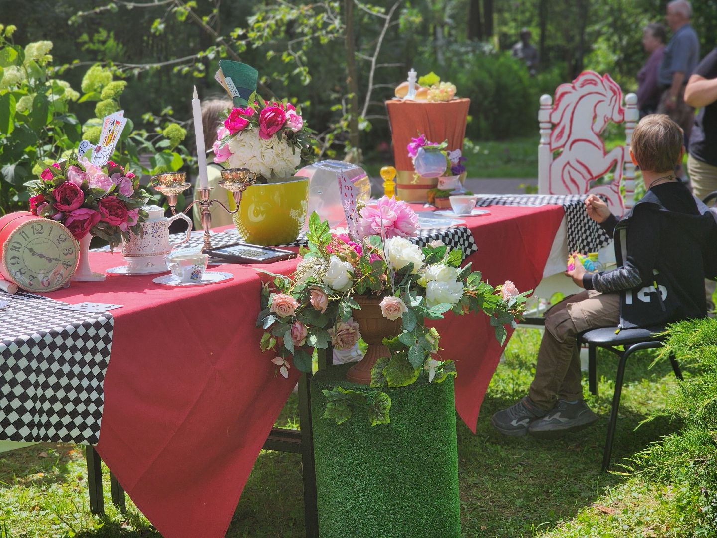 сергиев посад, сергиево-посадский городской округ, алиса в стране чудес, однажды в сказке,