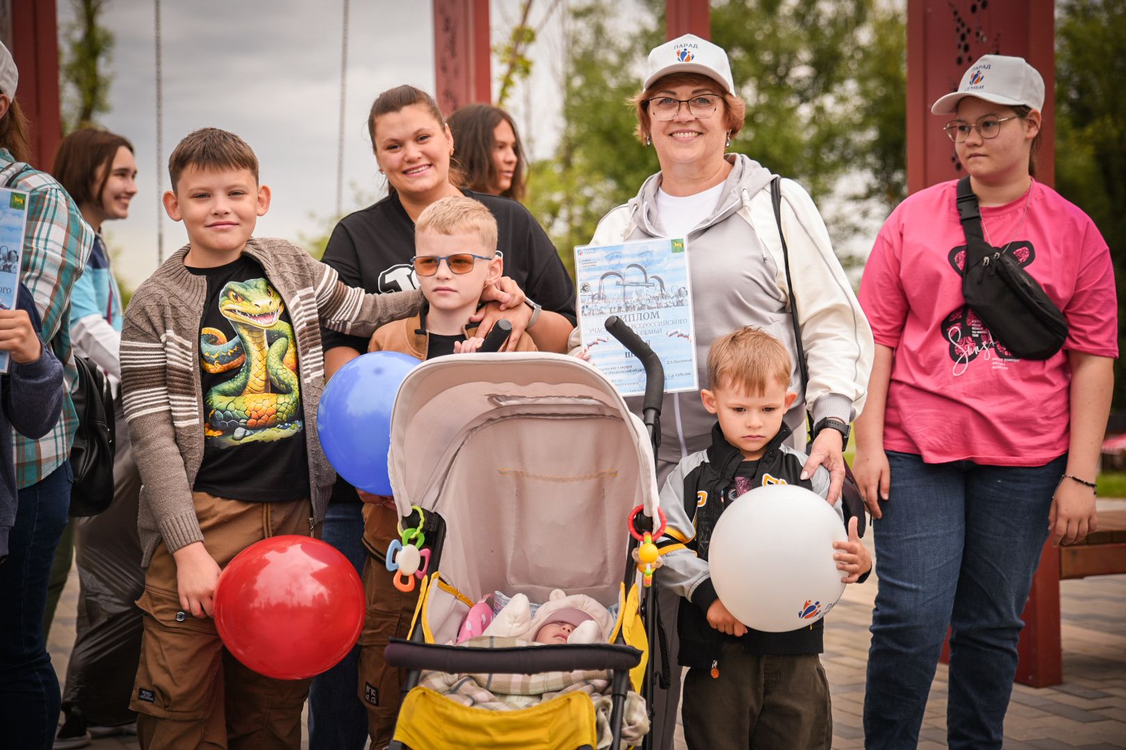 бронницы, парад семей в бронницах, шествие семей в бронницах, день семьи любви и верности, дети,