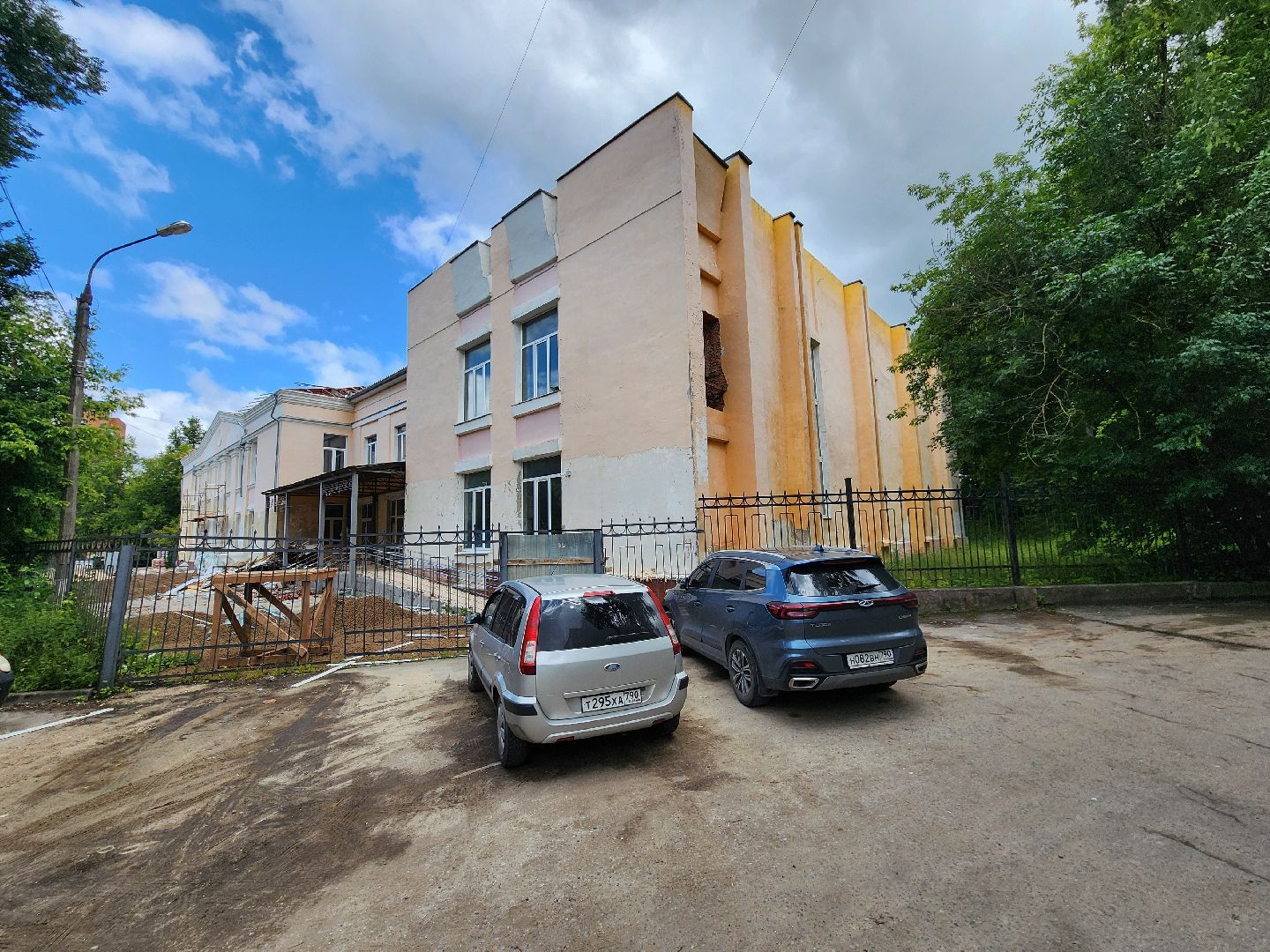 чехов, улица чехова 28, детская школа искусств, капитальный ремонт, реконструкция, обновление, фасадные работы, наружная отделка, внутренние перегородки, инженерные сети, окна и двери, замена кровли, госпрограмма московской области,