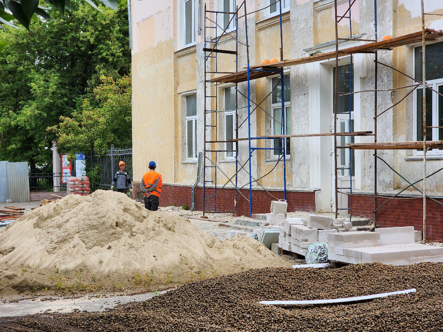 чехов, улица чехова 28, детская школа искусств, капитальный ремонт, реконструкция, обновление, фасадные работы, наружная отделка, внутренние перегородки, инженерные сети, окна и двери, замена кровли, госпрограмма московской области,