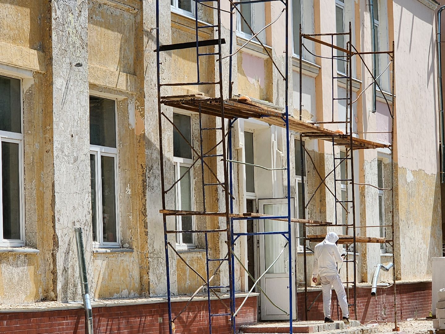 чехов, улица чехова 28, детская школа искусств, капитальный ремонт, реконструкция, обновление, фасадные работы, наружная отделка, внутренние перегородки, инженерные сети, окна и двери, замена кровли, госпрограмма московской области,