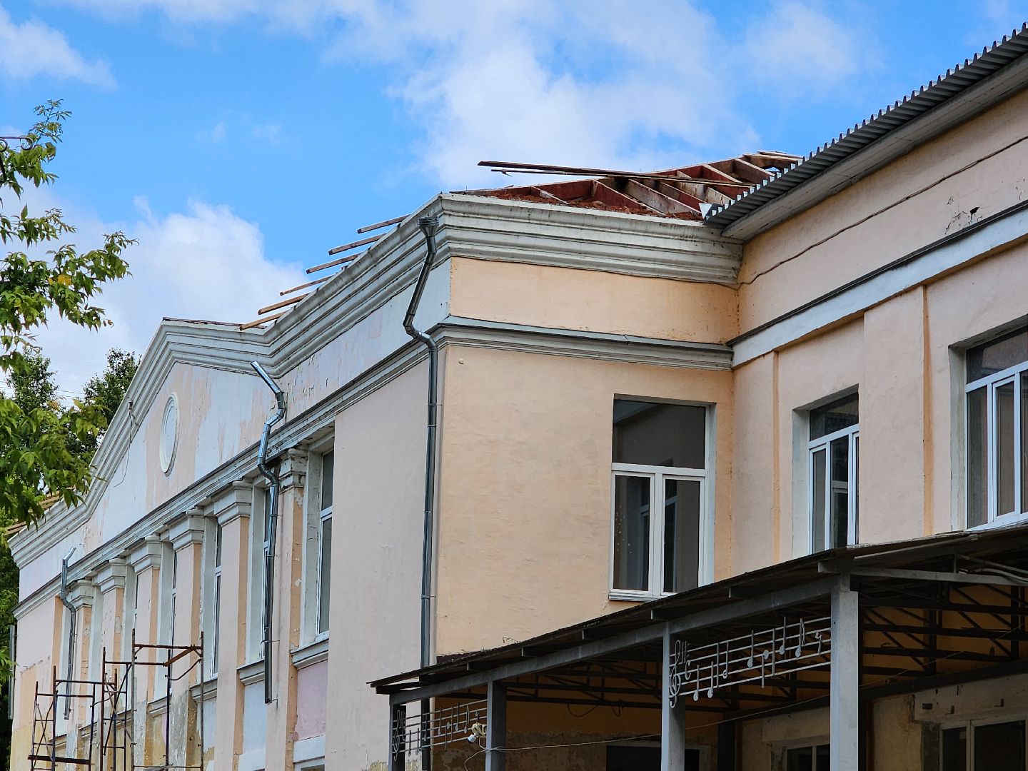 чехов, улица чехова 28, детская школа искусств, капитальный ремонт, реконструкция, обновление, фасадные работы, наружная отделка, внутренние перегородки, инженерные сети, окна и двери, замена кровли, госпрограмма московской области,