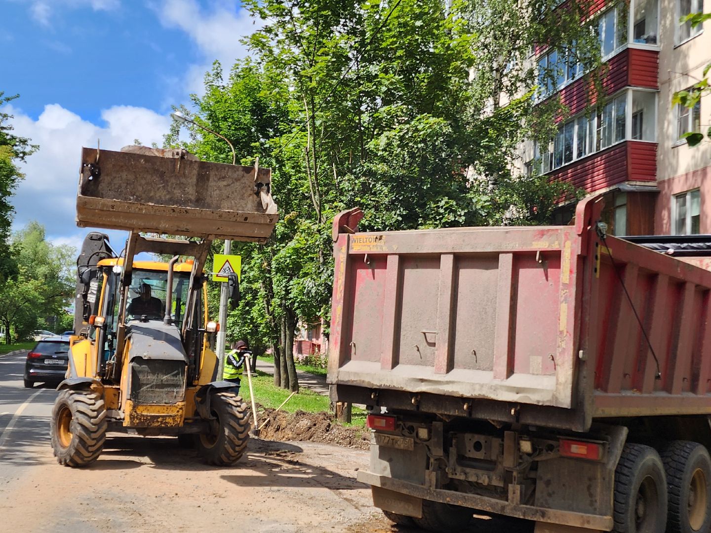 чехов, улица мира, дорожный ремонт , капремонт проезжей части , новые бордюры, автостоянки, парковочные карманы , тротуары, обновление, госпрограмма московской области, развитие дорожной инфраструктуры,