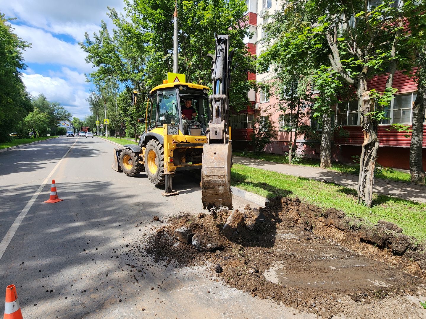 чехов, улица мира, дорожный ремонт , капремонт проезжей части , новые бордюры, автостоянки, парковочные карманы , тротуары, обновление, госпрограмма московской области, развитие дорожной инфраструктуры,