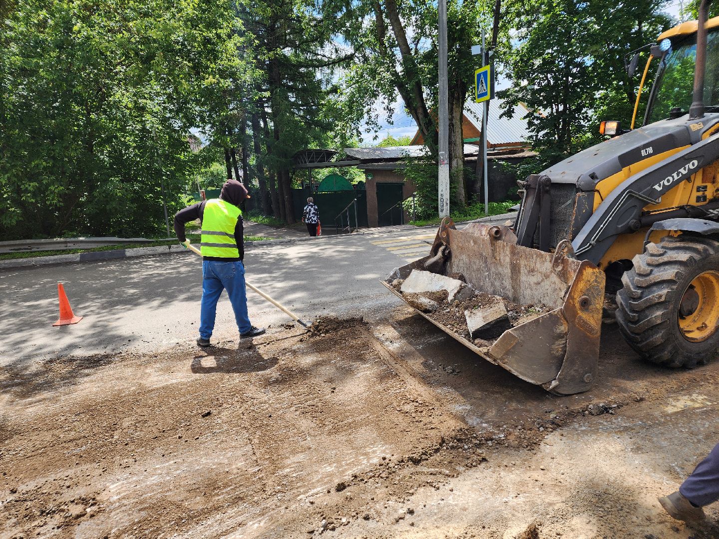 чехов, улица мира, дорожный ремонт , капремонт проезжей части , новые бордюры, автостоянки, парковочные карманы , тротуары, обновление, госпрограмма московской области, развитие дорожной инфраструктуры,