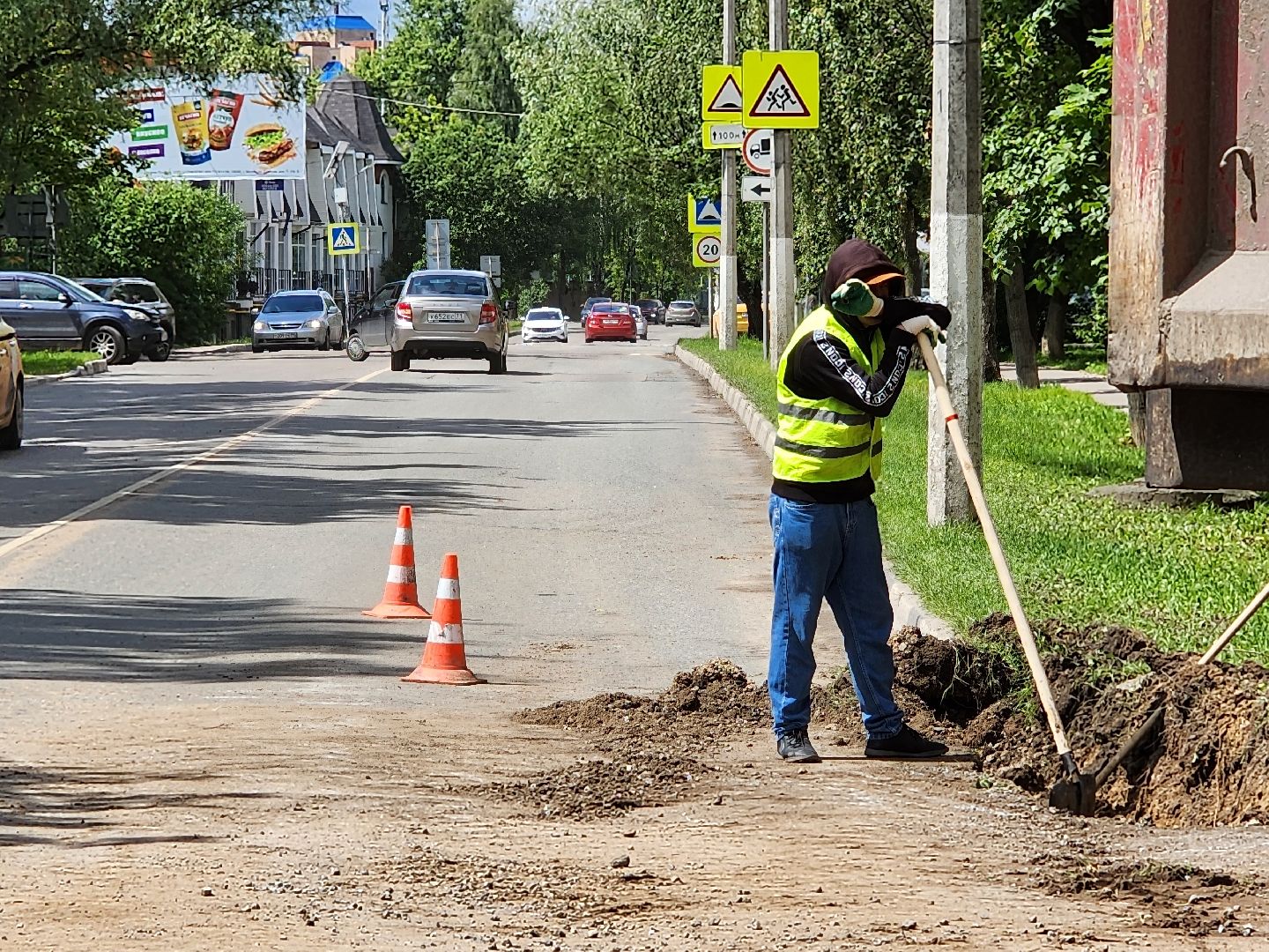чехов, улица мира, дорожный ремонт , капремонт проезжей части , новые бордюры, автостоянки, парковочные карманы , тротуары, обновление, госпрограмма московской области, развитие дорожной инфраструктуры,
