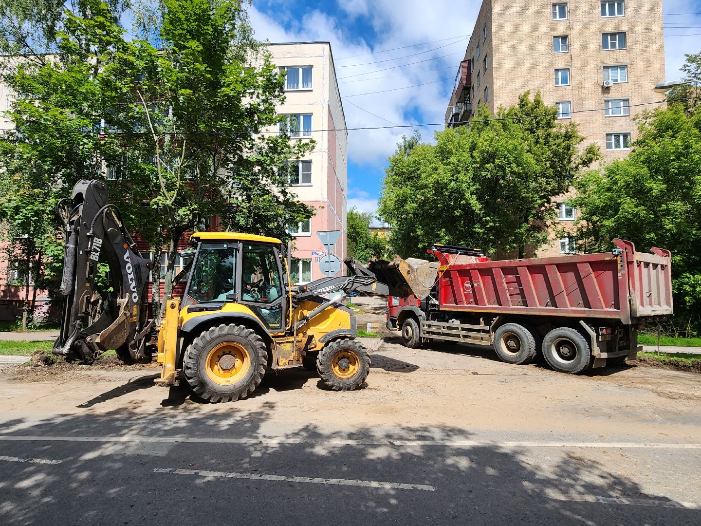 чехов, улица мира, дорожный ремонт , капремонт проезжей части , новые бордюры, автостоянки, парковочные карманы , тротуары, обновление, госпрограмма московской области, развитие дорожной инфраструктуры,