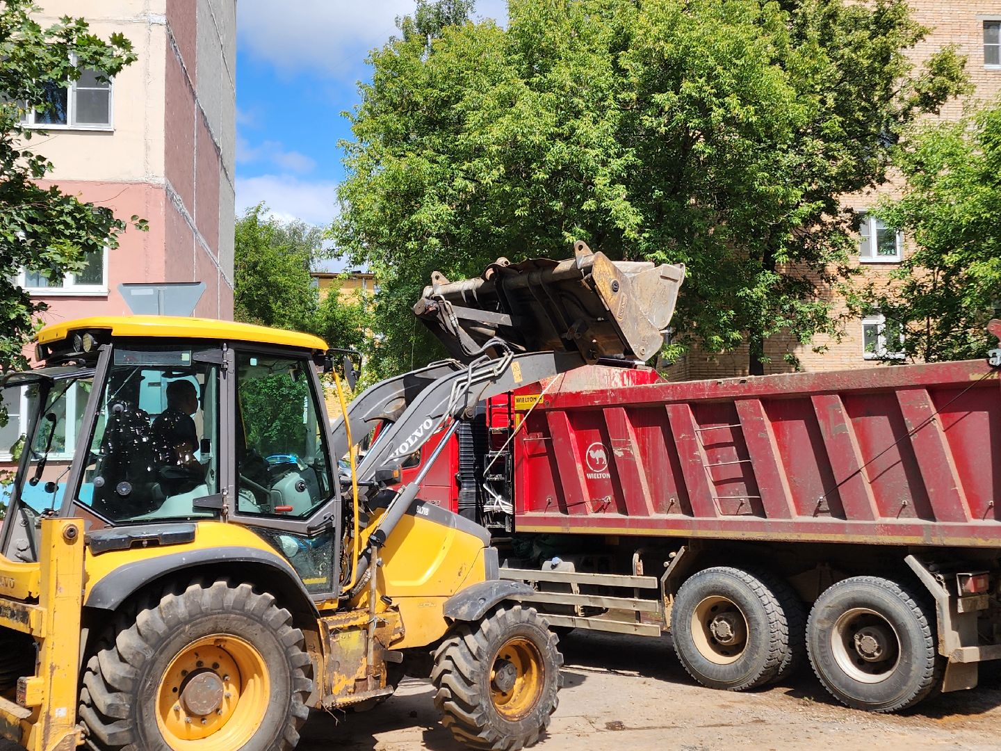 чехов, улица мира, дорожный ремонт , капремонт проезжей части , новые бордюры, автостоянки, парковочные карманы , тротуары, обновление, госпрограмма московской области, развитие дорожной инфраструктуры,