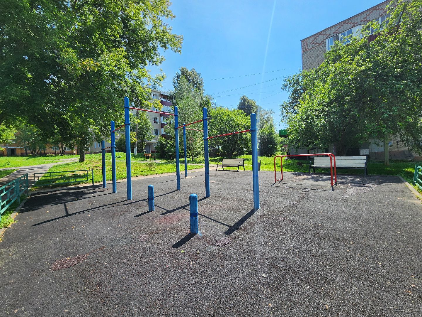 чехов, улица чехова 59, комплексное благоустройство дворов, ремонт проездов, пешеходные дорожки и тропинки, ремонт тротуаров, расширение парковок, скамейки и урны, уличное освещение, спортивная площадка, госпрограмма московской области, формирование комфортной городской среды,