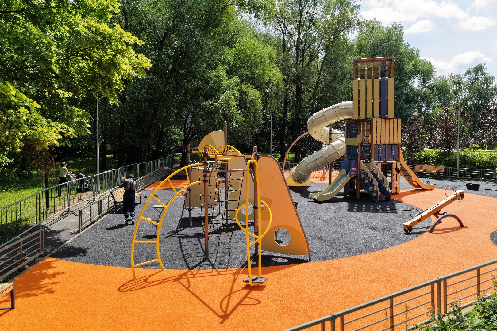 видео с коптера, парк фабричный пруд реутов, благоустройство реутов, игровая зона в парке ,