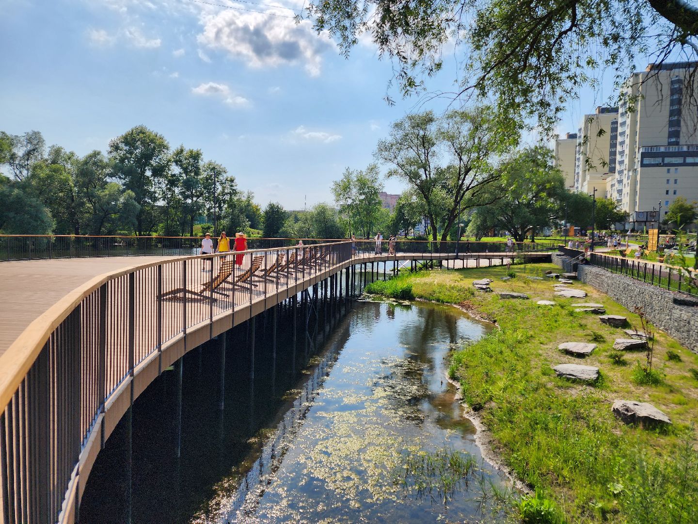 чехов, улица береговая, набережная реки теребенка, день любви семьи и верности, праздник, благоустройство, реконструкция, глава округа михаил собакин, обновление набережной, пешеходные дорожки, детские и спортивные площадки, озеленение, зоны отдыха, госпрограмма московской области, формирование комфортной городской среды,праздничная программа, торжественное открытие,