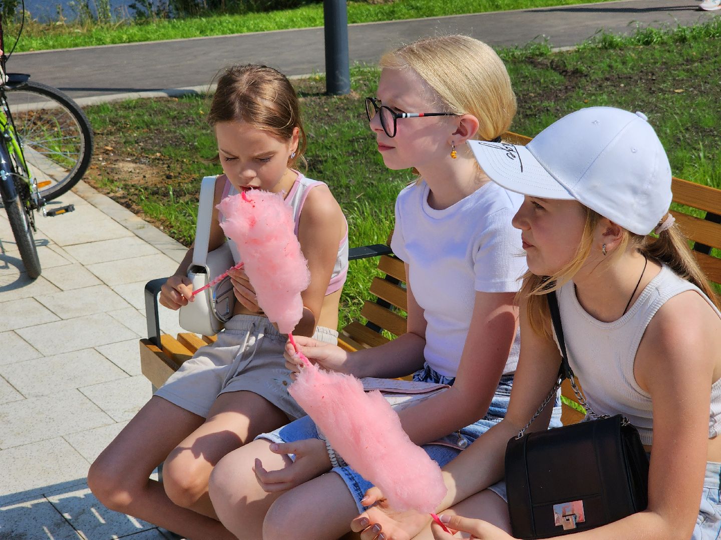 чехов, улица береговая, набережная реки теребенка, день любви семьи и верности, праздник, благоустройство, реконструкция, глава округа михаил собакин, обновление набережной, пешеходные дорожки, детские и спортивные площадки, озеленение, зоны отдыха, госпрограмма московской области, формирование комфортной городской среды,праздничная программа, торжественное открытие,