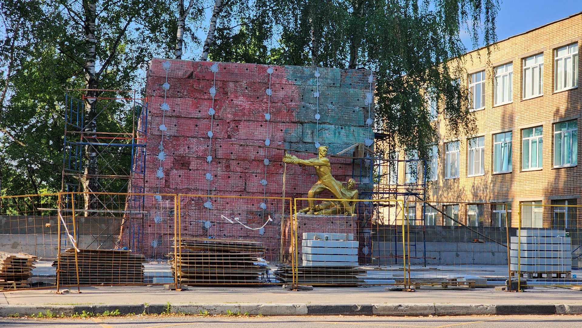 щёлково, мемориал воинам хлопчатобумажного комбината, реставрация памятника,