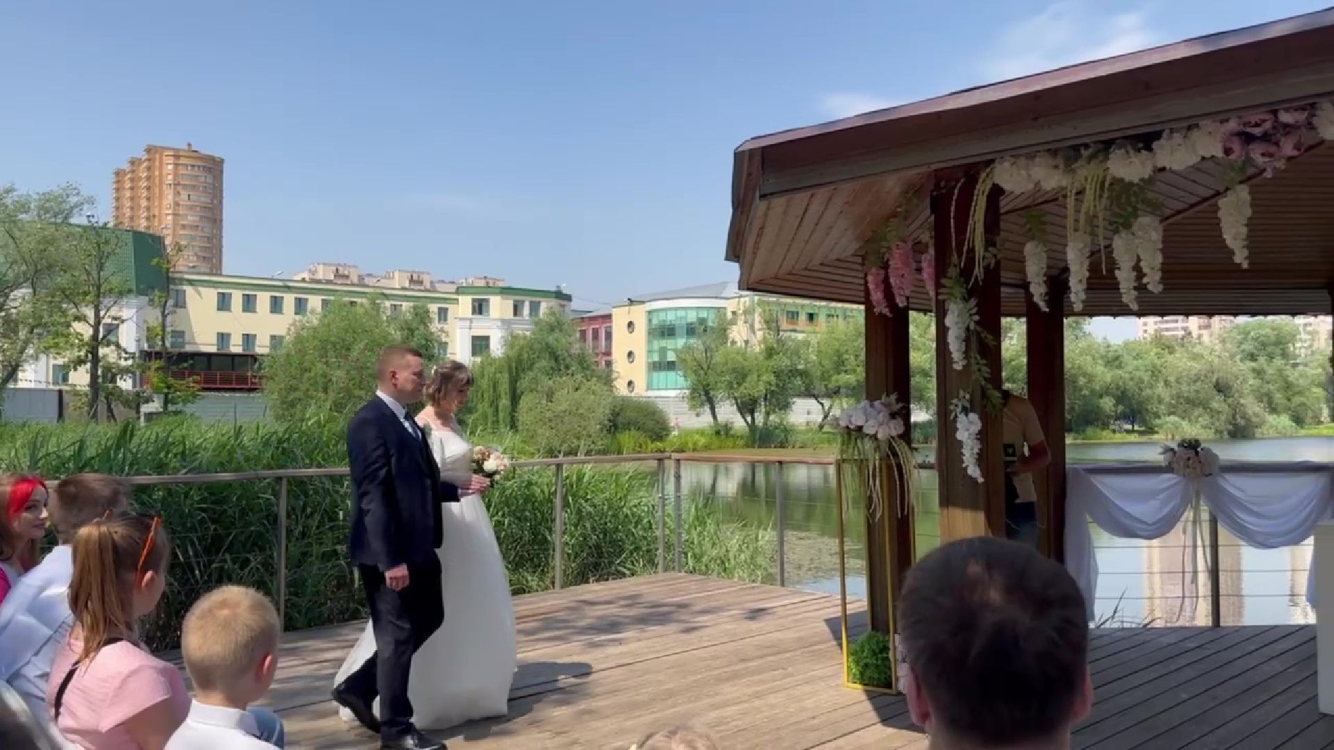 Реутов, парк, выездная свадьба, свадьба на пруду,
