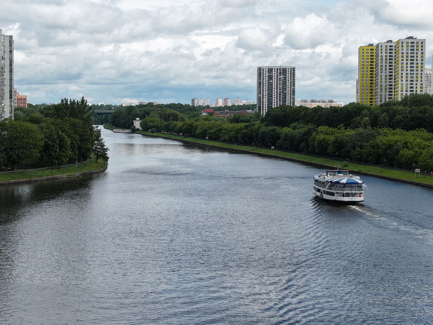 видео с коптера, пляжная зона в химках, парк имени льва толстого, лето в подмосковье,