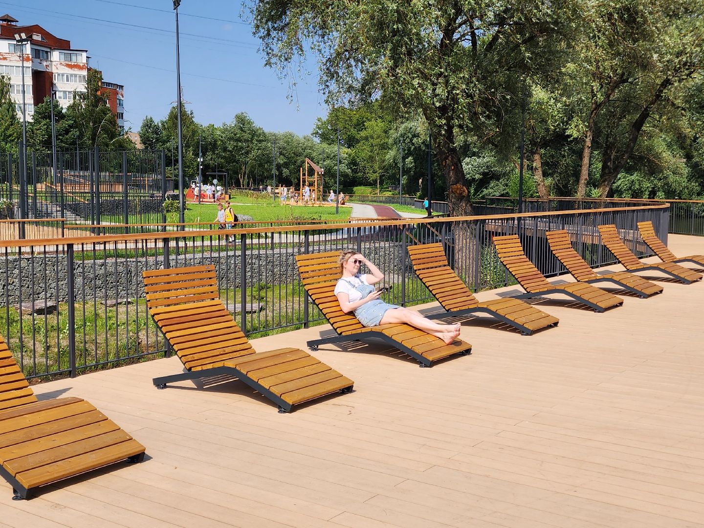 чехов, улица береговая, набережная реки теребенка, благоустройство, реконструкция, обновление, детские игровые площадки, детские комплексы, игровые элементы, зоны отдыха, скамейки и урны, озеленение, пешеходные дорожки, велосипедные дорожки, спортивные площадки, пляж, видеокамеры, госпрограмма московской области, формирование комфортной городской среды,