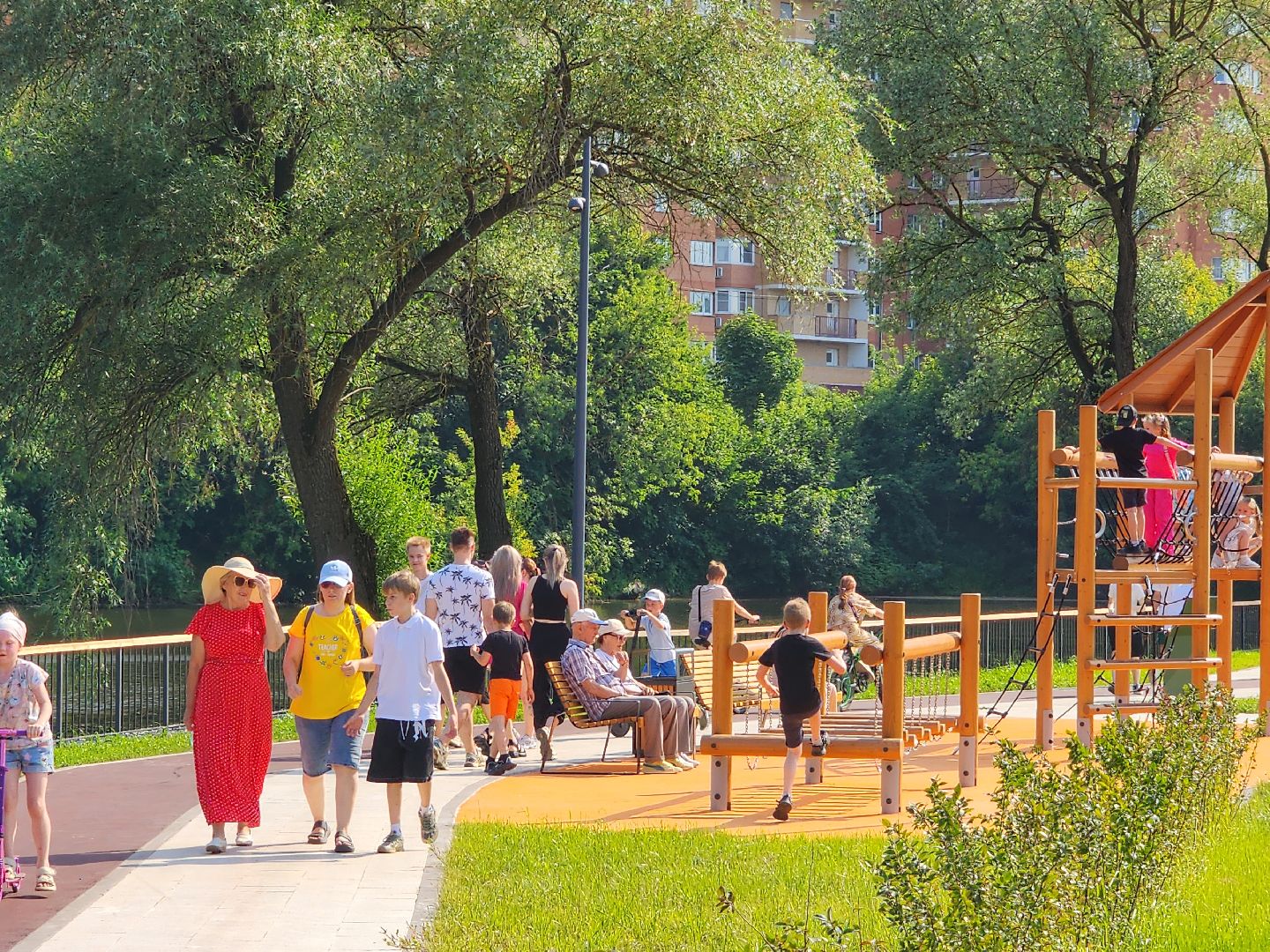 чехов, улица береговая, набережная реки теребенка, благоустройство, реконструкция, обновление, детские игровые площадки, детские комплексы, игровые элементы, зоны отдыха, скамейки и урны, озеленение, пешеходные дорожки, велосипедные дорожки, спортивные площадки, пляж, видеокамеры, госпрограмма московской области, формирование комфортной городской среды,