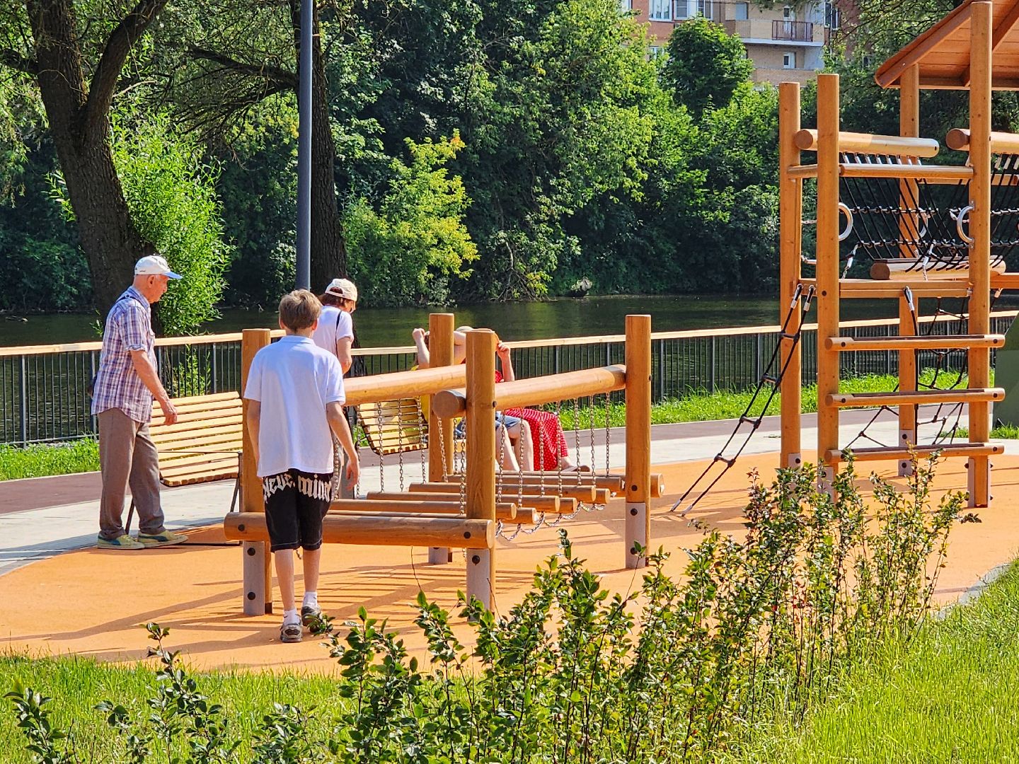 чехов, улица береговая, набережная реки теребенка, благоустройство, реконструкция, обновление, детские игровые площадки, детские комплексы, игровые элементы, зоны отдыха, скамейки и урны, озеленение, пешеходные дорожки, велосипедные дорожки, спортивные площадки, пляж, видеокамеры, госпрограмма московской области, формирование комфортной городской среды,